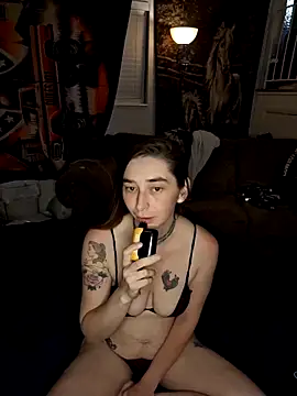 Snapshot of KittieeKat1 chatting on April 9, 4:23 am KittieeKat1 online show from April 9, 4:23 am