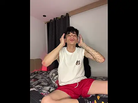 Snapshot of BatKingandBatQueen chatting on March 17, 12:59 am BatKingandBatQueen online show from March 17, 12:59 am