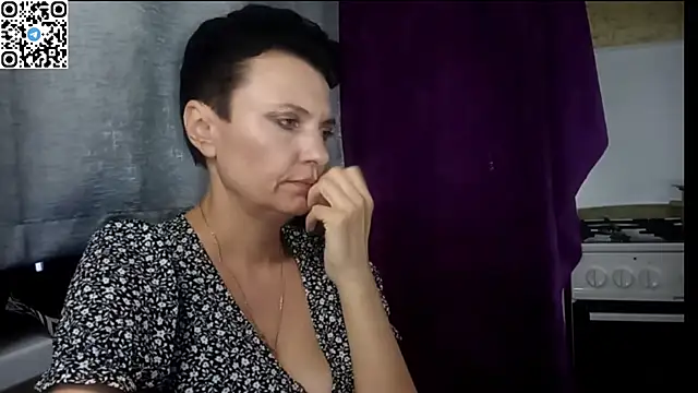 Snapshot of HotMamaQueen234 chatting on June 25, 11:53 pm HotMamaQueen234 online show from June 25, 11:53 pm