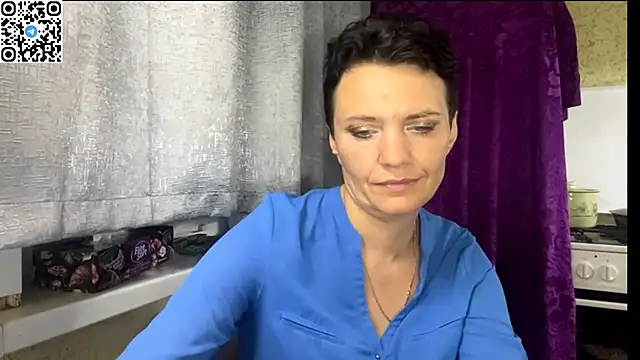 Snapshot of HotMamaQueen234 chatting on June 28, 12:27 am HotMamaQueen234 online show from June 28, 12:27 am