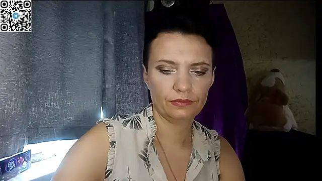 Snapshot of HotMamaQueen234 chatting on June 28, 12:33 pm HotMamaQueen234 online show from June 28, 12:33 pm
