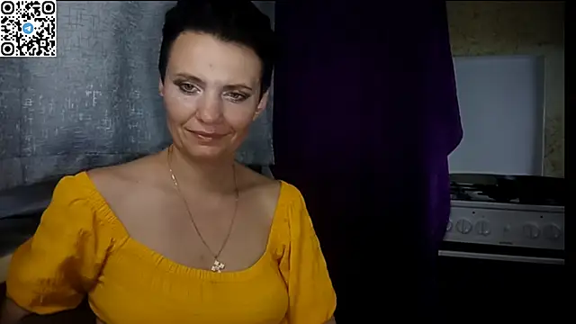 Snapshot of HotMamaQueen234 chatting on June 29, 12:39 am HotMamaQueen234 online show from June 29, 12:39 am