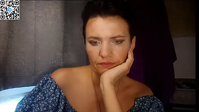 Snapshot of HotMamaQueen234 chatting on July 1, 11:56 am HotMamaQueen234 online show from July 1, 11:56 am