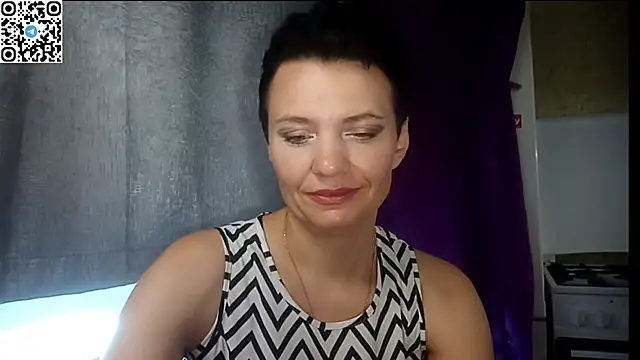 Snapshot of HotMamaQueen234 chatting on July 2, 10:32 am HotMamaQueen234 online show from July 2, 10:32 am