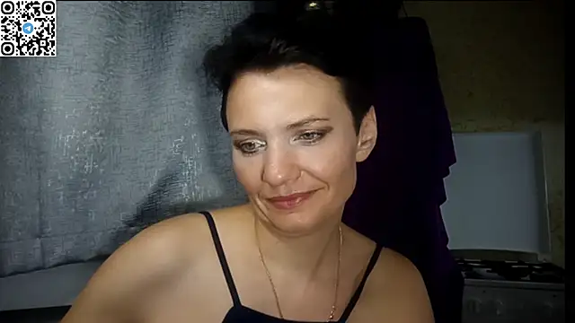 Snapshot of HotMamaQueen234 chatting on July 2, 10:38 pm HotMamaQueen234 online show from July 2, 10:38 pm