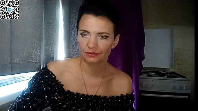 Snapshot of HotMamaQueen234 chatting on July 3, 12:00 pm HotMamaQueen234 online show from July 3, 12:00 pm