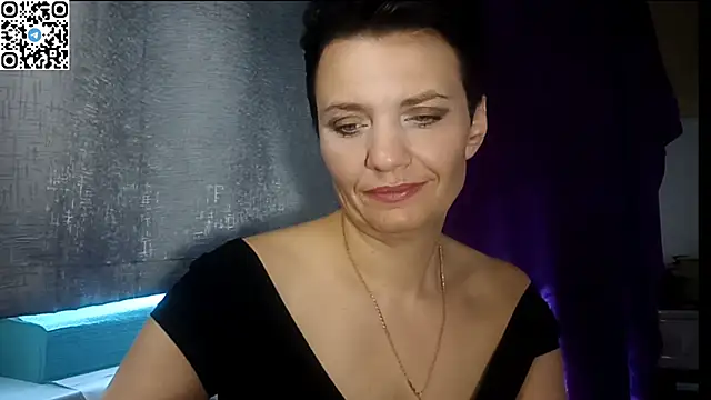 Snapshot of HotMamaQueen234 chatting on July 7, 1:37 pm HotMamaQueen234 online show from July 7, 1:37 pm