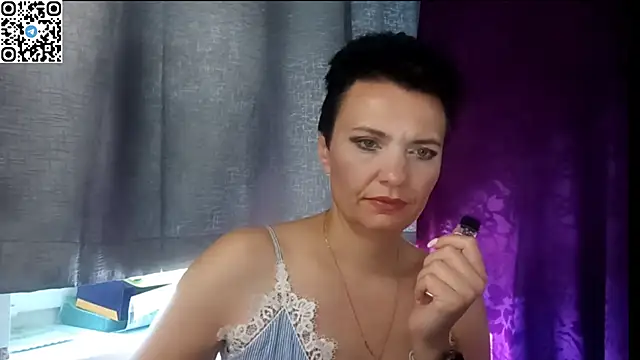 Snapshot of HotMamaQueen234 chatting on July 16, 12:22 pm HotMamaQueen234 online show from July 16, 12:22 pm