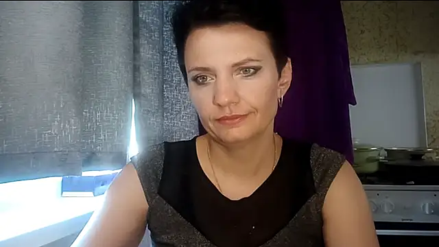 Snapshot of HotMamaQueen234 chatting on July 27, 11:50 am HotMamaQueen234 online show from July 27, 11:50 am