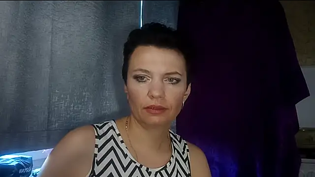 Snapshot of HotMamaQueen234 chatting on July 31, 7:52 am HotMamaQueen234 online show from July 31, 7:52 am