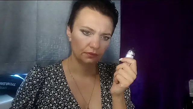 Snapshot of HotMamaQueen234 chatting on August 4, 6:27 am HotMamaQueen234 online show from August 4, 6:27 am