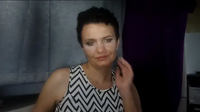 Snapshot of HotMamaQueen234 chatting on August 4, 8:22 pm HotMamaQueen234 online show from August 4, 8:22 pm