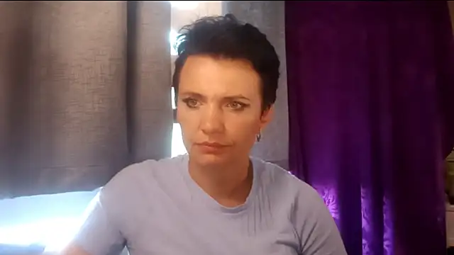 Snapshot of HotMamaQueen234 chatting on August 7, 10:28 am HotMamaQueen234 online show from August 7, 10:28 am