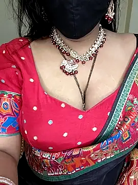 Snapshot of Miss_roohi chatting on May 8, 5:13 am Miss roohi online show from May 8, 5:13 am