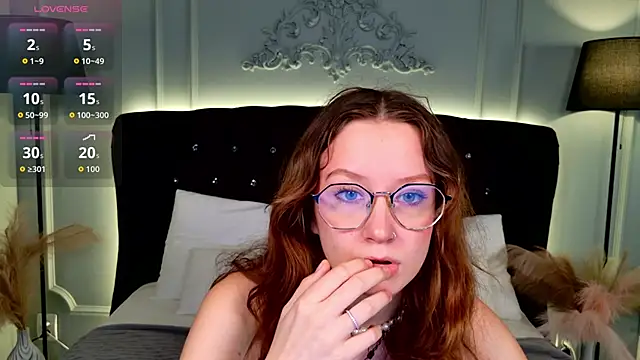AmelieViolet online show from July 2, 10:21 am