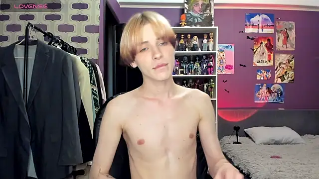 sweet peach    online show from June 15, 5:37 pm