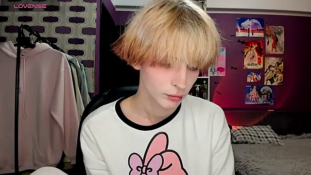 sweet peach    online show from July 4, 7:53 pm