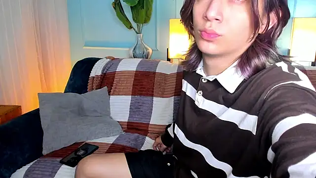 Snapshot of Keita_Moon chatting on April 15, 11:50 am Keita Moon online show from April 15, 11:50 am