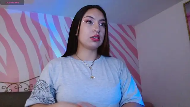 Snapshot of Scarlet_queen4 chatting on May 6, 1:05 pm Scarlet queen4 online show from May 6, 1:05 pm