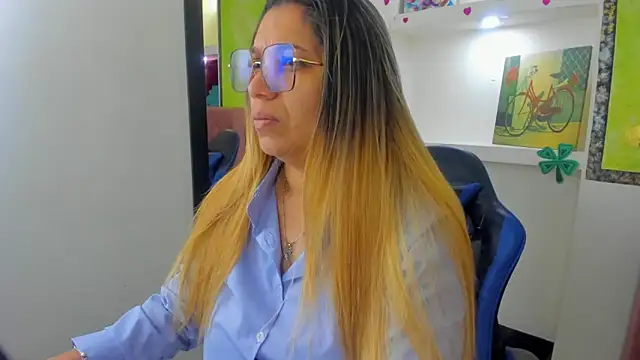 Snapshot of Melisa_14 chatting on May 31, 9:49 am Melisa 14 online show from May 31, 9:49 am