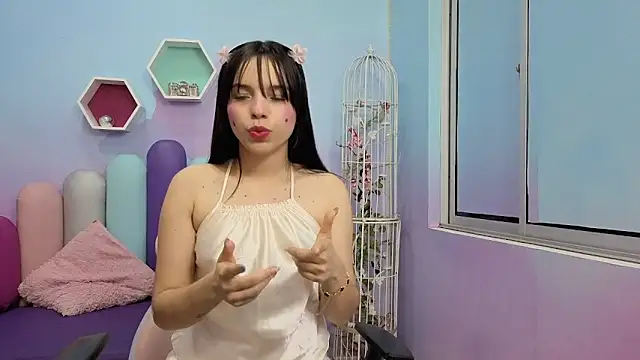 Snapshot of Isaa_Skinny chatting on June 4, 3:45 am Isaa Skinny online show from June 4, 3:45 am