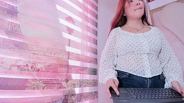 Snapshot of little_doll18_ chatting on May 5, 8:50 pm little doll18 online show from May 5, 8:50 pm