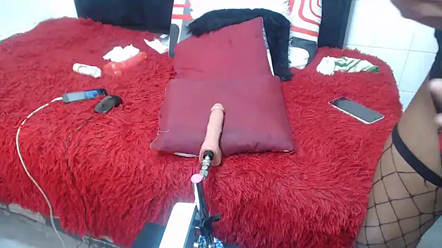 Snapshot of SexySweetCandyX chatting on June 4, 9:32 pm SexySweetCandyX online show from June 4, 9:32 pm
