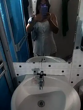 Snapshot of LatinSquirtBaby chatting on June 6, 2:27 am LatinSquirtBaby online show from June 6, 2:27 am