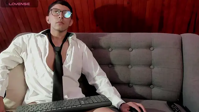 Snapshot of LeonBlazze chatting on March 19, 5:28 pm LeonBlazze online show from March 19, 5:28 pm