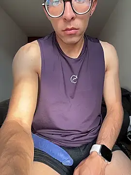 Snapshot of LeonBlazze chatting on March 21, 10:02 pm LeonBlazze online show from March 21, 10:02 pm