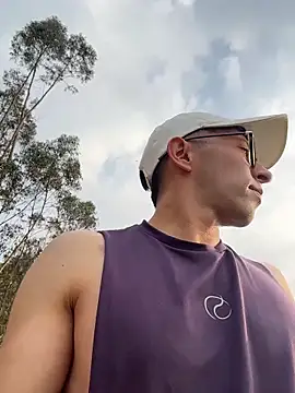 Snapshot of LeonBlazze chatting on March 24, 11:59 am LeonBlazze online show from March 24, 11:59 am