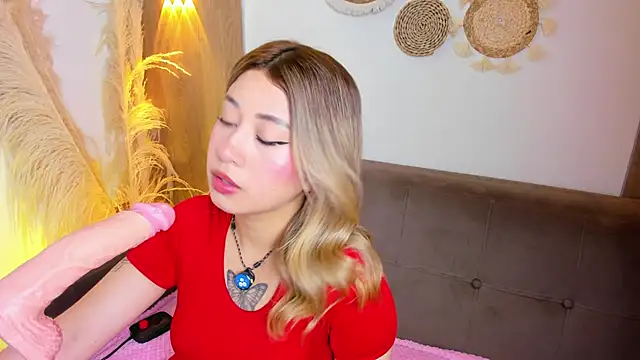 Amber Palmer online show from May 3, 8:26 pm