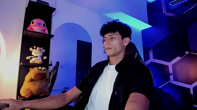 MaxiimoRomano  online show from July 15, 7:08 pm