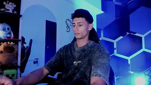 MaxiimoRomano  online show from July 24, 7:23 pm