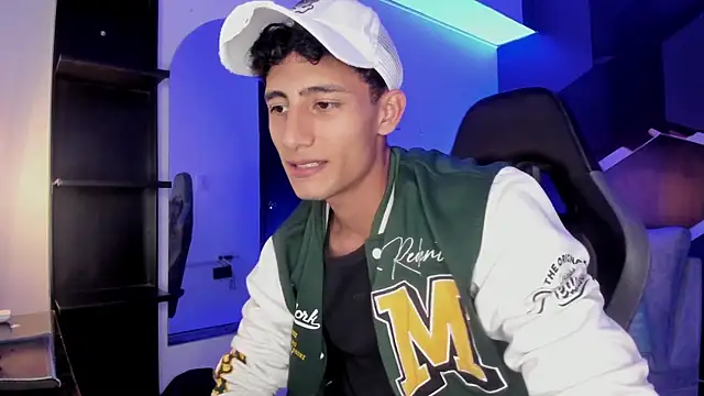 MaxiimoRomano  online show from August 6, 7:27 pm