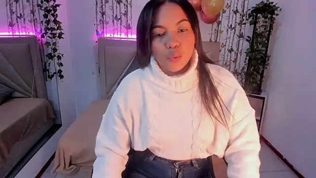 Snapshot of adhara_angelss chatting on May 12, 2:41 am adhara angelss online show from May 12, 2:41 am