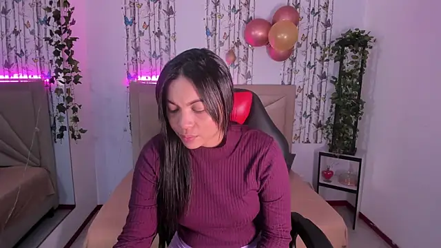 Snapshot of adhara_angelss chatting on May 15, 3:35 am adhara angelss online show from May 15, 3:35 am