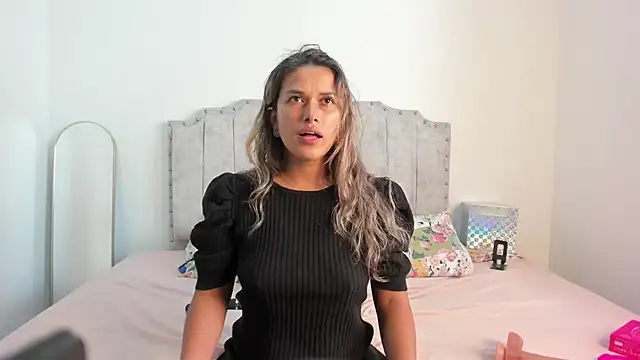 Snapshot of camila_borbon_ chatting on May 6, 2:33 pm camila borbon online show from May 6, 2:33 pm