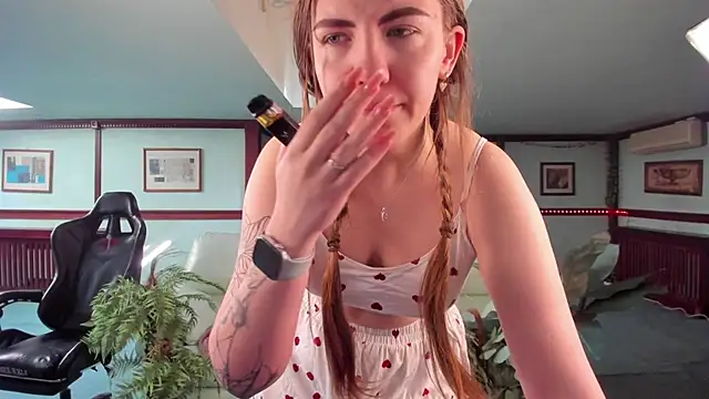 Kirarustle1 online show from May 28, 1:47 am