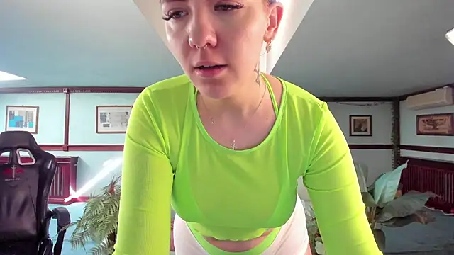 Kirarustle1 online show from June 2, 1:40 am