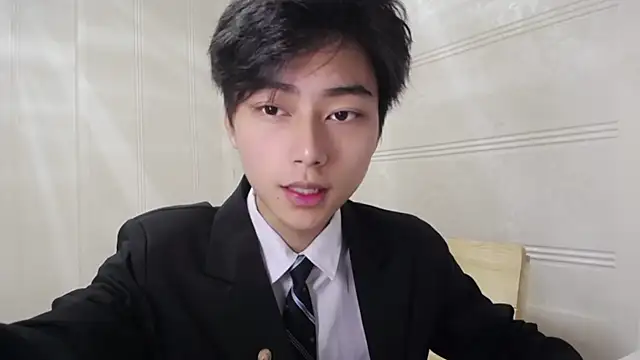 XX-XIUXIU online show from May 4, 12:45 pm