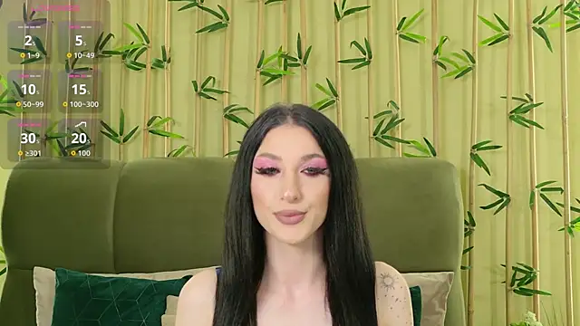 Snapshot of EllieJules chatting on April 9, 4:01 am EllieJules online show from April 9, 4:01 am