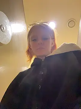 Snapshot of NinaParri chatting on April 18, 3:32 am NinaParri online show from April 18, 3:32 am