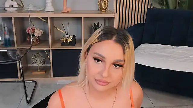 CurvyyVanessa online show from May 11, 3:45 am