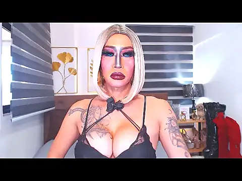 Snapshot of DominateMistressTania chatting on May 25, 12:16 am DominateMistressTania online show from May 25, 12:16 am
