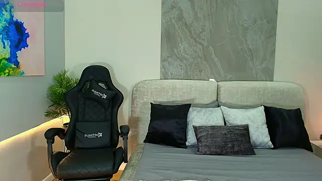 Snapshot of Megan_lux_ chatting on July 28, 3:21 pm Megan lux online show from July 28, 3:21 pm