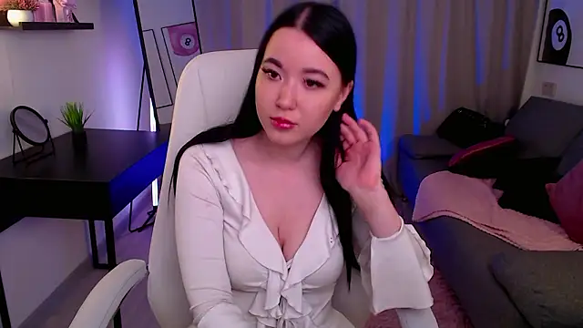 Simonee Battle online show from March 23, 1:20 am