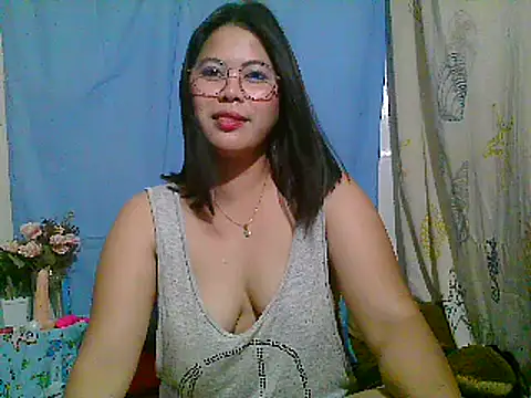 Snapshot of asianflirtt35 chatting on May 13, 6:33 am asianflirtt35 online show from May 13, 6:33 am