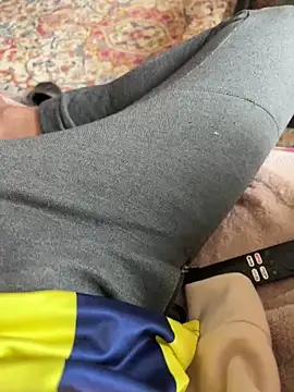 Snapshot of Emirr10 chatting on March 20, 11:04 am Emirr10 online show from March 20, 11:04 am