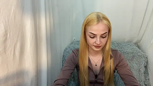 Snapshot of EvaKapnist chatting on April 13, 8:25 pm EvaKapnist online show from April 13, 8:25 pm